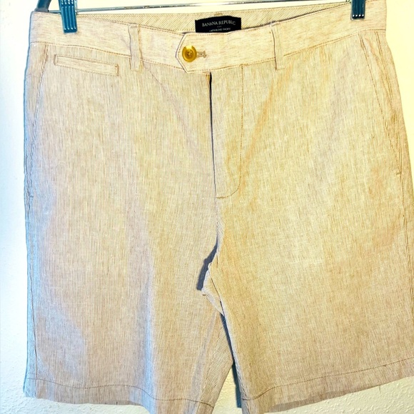BANANA REPUBLIC Tan Pinstripe Linen Blend Flat Front Beige Preppy Shorts Size 33 - Picture 1 of 4